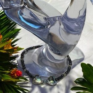 💟💎Vintage Black Beaded Bracelet with Shell Heart Accents